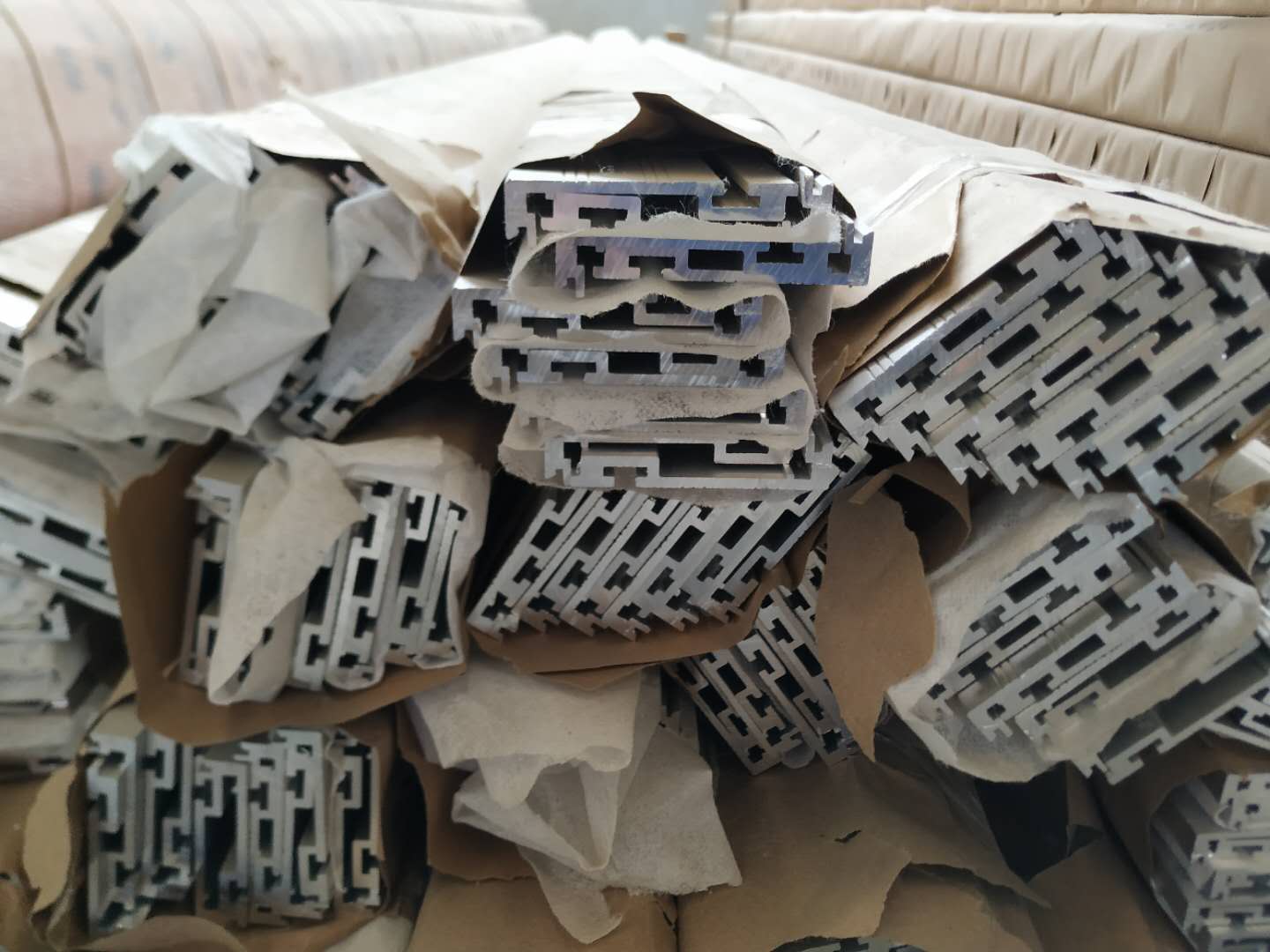 異形工業(yè)鋁型材開模定制廠家70*14mm 異形工業(yè)鋁型材開模定制廠家70*14mm