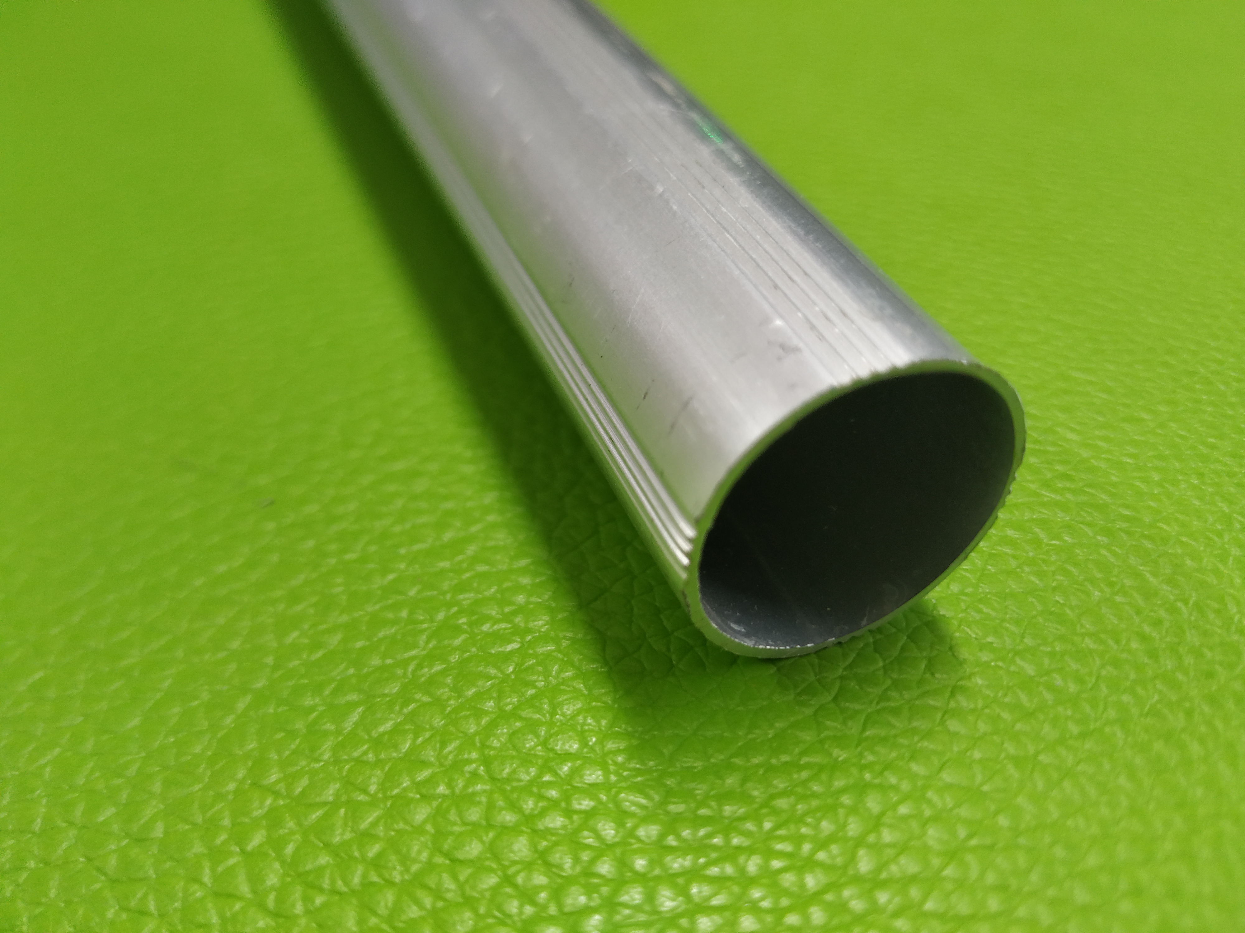 南京 鴻發(fā)有色供應(yīng)通用圓管鋁型材/鋁合金圓管廠家直銷 南京 鴻發(fā)有色供應(yīng)通用圓管鋁型材/鋁合金圓管廠家直銷