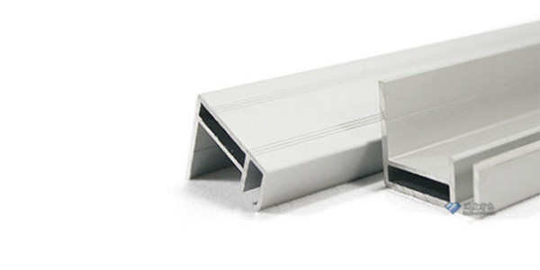 太陽能邊框可以采用塑鋼代替鋁合金嗎？