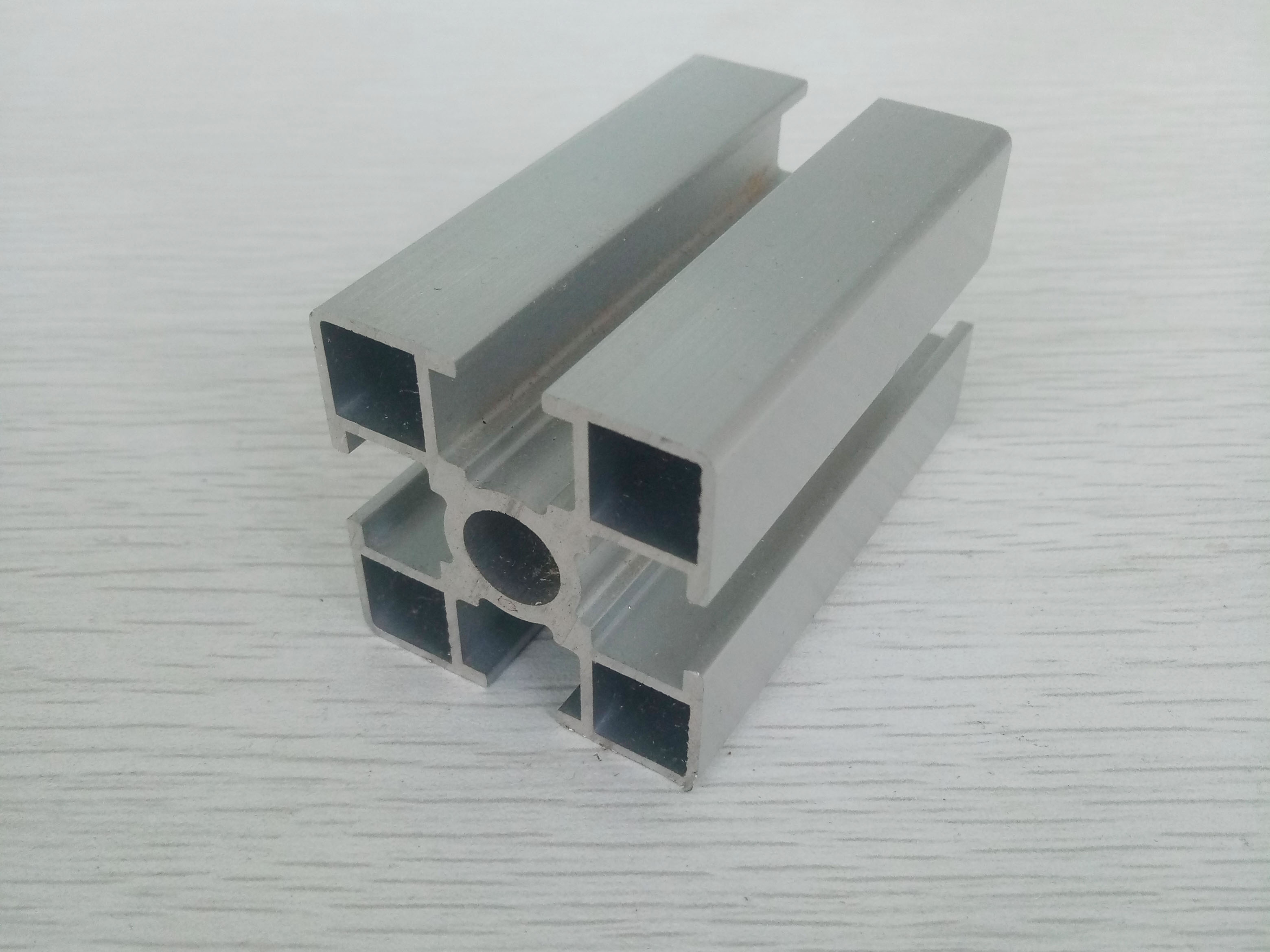 廠家直銷4040國標(biāo)圓孔鋁材 廠家直銷4040國標(biāo)圓孔鋁材