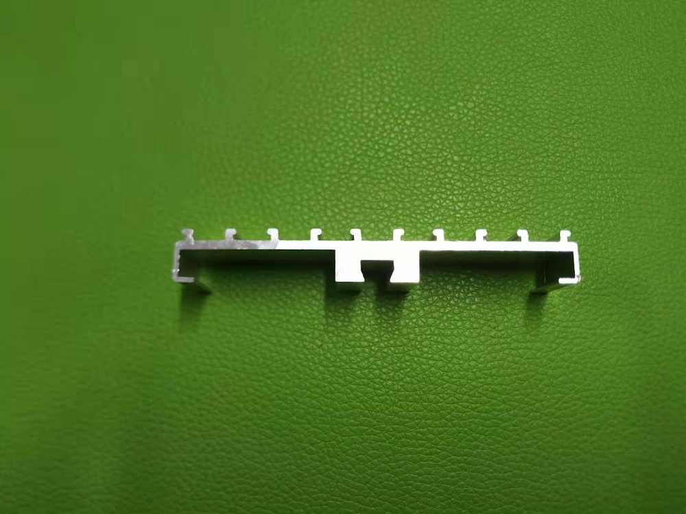 散熱面板鋁型材開(kāi)模定制/深加工廠家 散熱面板鋁型材開(kāi)模定制/深加工廠家